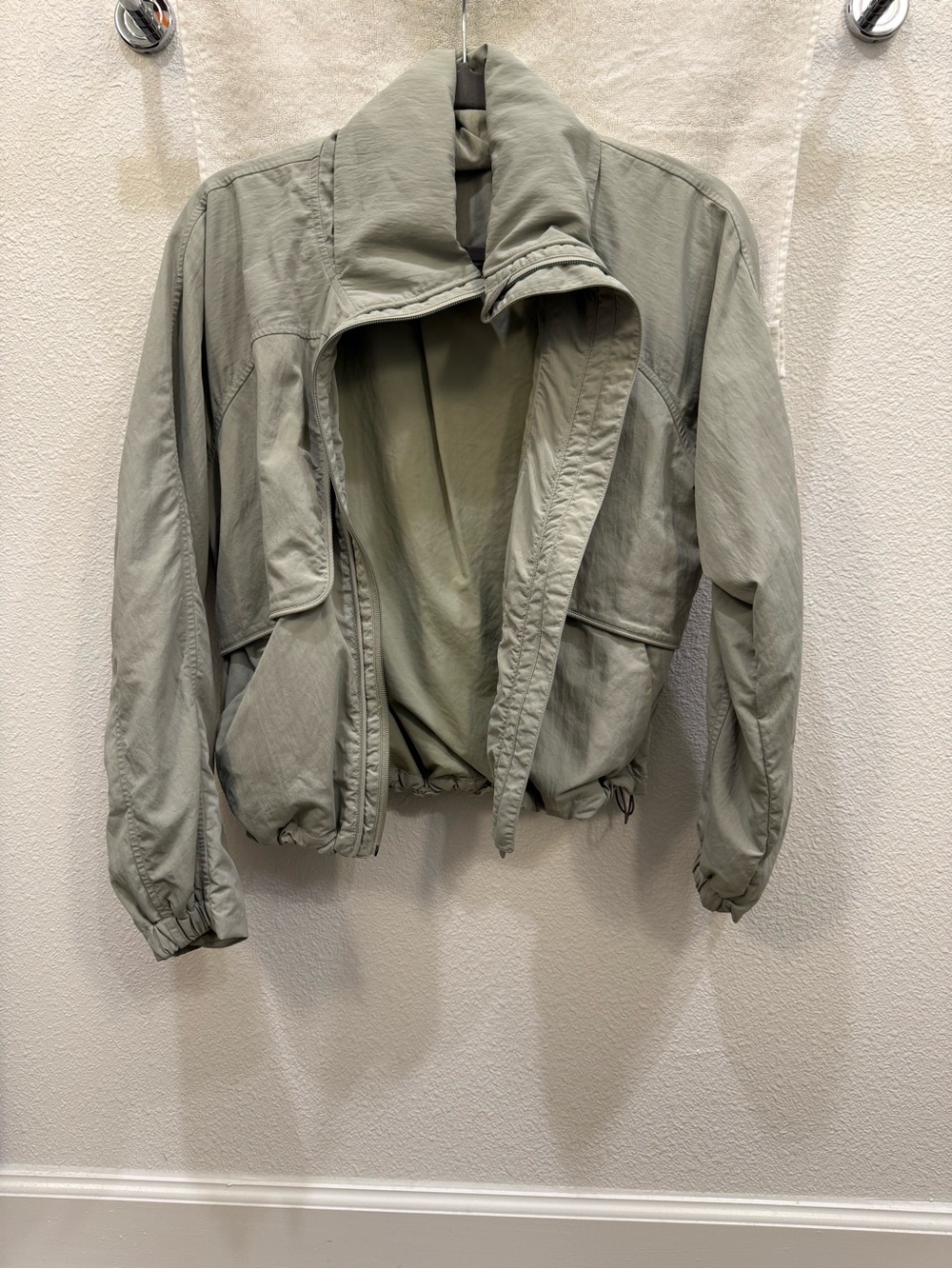 lululemon athletica Light Sage Green Packable Jacket - Picture 2 of 6